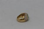 Bague en or 18k sertissant une émeraude colombienne (4.60 ct)...