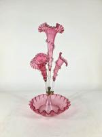 Tulipière en verre teinté rose et métal doré à 4...