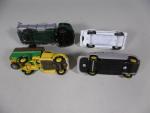 DINKY TOYS FRANCE: Lot de 4 véhicules, comprenant: Simca cargo,...