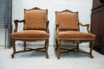 Deux fauteuils en noyer mouluré et sculpté à décor de...