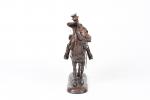 Gaston d'ILLIERS (1876-1932). "Le postillon allumant sa pipe", Bronze à...