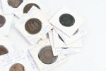 Boite contenant : 79 monnaies sous étuis type HB, bronze et...