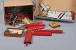 Meccano, important lot de pièces détachées pour avion,
rouge et argent....