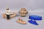 Marine, trois bonbonnières  : 
Paquebot et marin en porcelaine,...