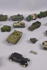 Solido, 10 véhicules militaires 1/50e 
sans boîte et 9 véhicules...