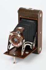 Kodak
Folding Art Déco marron, sur film 620.