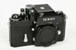 Nikon F
N°7274683, prisme Photomic, finition noire. Cond. B.