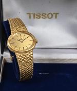 TISSOT
Montre de poignet de dame en or jaune 18K 750...