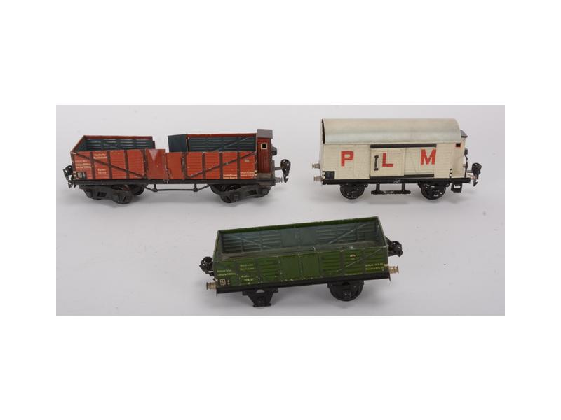 Märklin, fourgon PLM peint à essieux - auctions & price archive