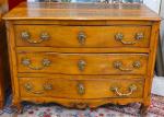 COMMODE NANTAISE en bois naturel
Epoque Louis XV