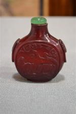 Flacon tabatière rouge
Bouchon vert
H: 7,4 cm