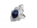 BAGUE or gris sertie d'un cabochon de saphir diamants ronds...