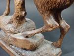FORET NOIRE : Chamois en bois sculpté, les yeux en...