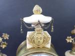 Pendule portique fin d'époque Louis XVI en marbre blanc, cadran...