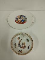 Un lot comprenant une assiette à bouillie en porcelaine polychrome...