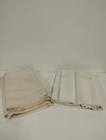 Lot de 2 draps anciens brodés (taches et usures)