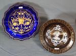 Deux assiettes en émail de Limoges, l'une à décor de...