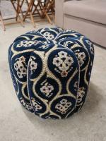 Pouf en velours et fils dorés - H. 43 cm