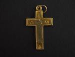 Pendentif en or jaune, en forme de crucifix. 
2,5 x...