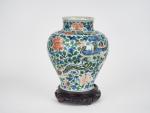 Chine, époque Kangxi
Vase balustre en porcelaine et émaux de la...