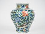 Chine, époque Kangxi
Vase balustre en porcelaine et émaux de la...