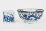 Chine, fin XVIIIe siècle, 
Coupe sur petit talon en porcelaine...